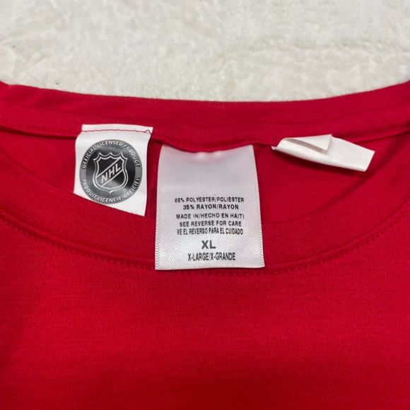 Detroit Red wings Women's Short Sleeve Graphic T-Shirt NWT - Picture 3 of 3